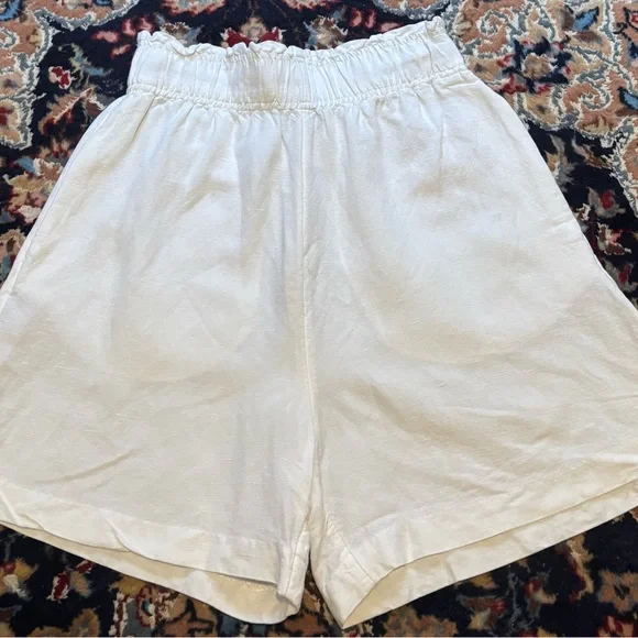 Linen Shorts - Picture 1 of 3